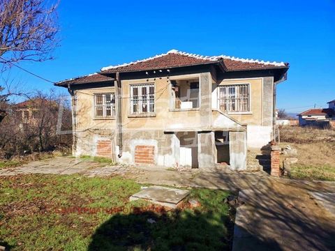 For more information call us at ... or 032 586 956 and quote the property reference number: Plv 83791. Responsible broker: Petar Petalarev We present to your attention a one-storey house (52 sq.m.) with yard and outbuilding (40 sq.m.) on a dirt road ...