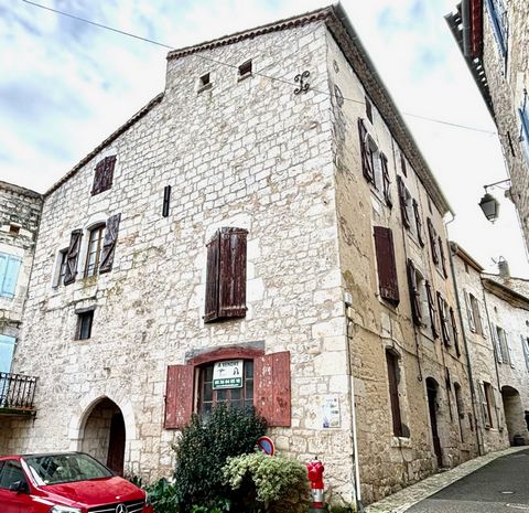 In the heart of the tourist village of Montcuq-en-Quercy-blanc, come and discover this stone building with high profitability potential dating from 1783 offering 459m2, currently divided into 8 dwellings (2 apartments and 6 studios) with the possibil...