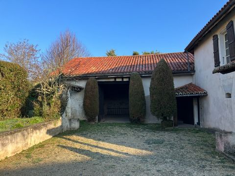 Dpt Dordogne (24), à vendre Périgueux maison du 16 -ème siècle sur un terrain de 1250 m²