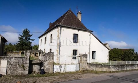Saint Romain sous Gourdon, 67258AH Pretty stone village house located in a quiet village located at 10 minutes from Monceau les Mines. Charming environment. The house has 5 bedrooms, 1 shower room, living room, kitchen, wine cellar, several outbuildi...