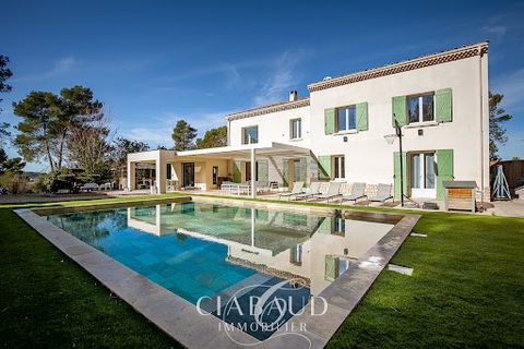Located in absolute calm, not overlooked, in the countryside of the village of Meyreuil, near Aix-en-Provence. A contemporary type 7 villa of 270m2 on a wooded plot of 5500m2. Completely renovated and enlarged in 2020 with quality services, this vill...