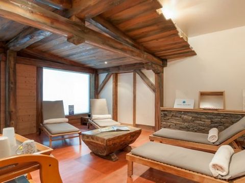 YOUR PREMIUM RESIDENCE This residence, nestled at the heart of Méribel showcases the Savoie region's architectural traditions. Divided between six stone and wood chalets, its apartments prioritize space. The interior design with its warm, welcoming c...