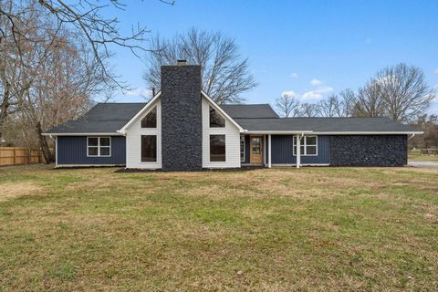 Step into the story of this splendidly remodeled home in Dayton, TN, where 3690 square feet of simplicity and clean lines intertwine in an almost one-acre rural oasis. The first chapter begins with walking through a gorgeous wooden front door where t...