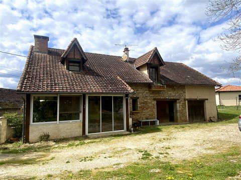 House located in quiet hamlet, located 10Km from Villeneuve D'Aveyron and Villefranche de Rouergrue. An ideal house for families, with access into the house via the ground floor with Kitchen, large living, conservatory on the ground floor. On the fir...