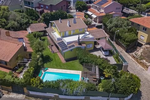 5 bedroom villa with garden and swimming pool on a plot of 828 m2, located in Birre, Cascais. House located close to King's College School in Cascais (4 minutes by car). The villa is designed in such a way that it combines the cozy comfort of the hom...