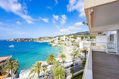 Dieses wunderschöne, komplett renovierte Apartment in Cala Major bietet einen atemberaubenden Blick auf das Meer und die Berge und liegt in zweiter Meereslinie, nur wenige Schritte vom Strand mit türkisfarbenem Wasser entfernt, im Stadtteil der Insel...