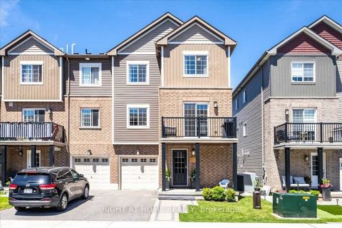 Welcome to 10 Andean lane in sought after Southwest Barrie. This upgraded 3 bedroom end unit townhome is close to Highway 400, schools, a 24/7 daycare centre, shopping & much more. Upon entering the home you will find convenient access to the laundry...