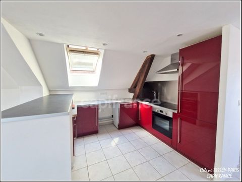 Charmant appartement 2 pièces de 35m2, en plein cur du centre ville d'Auxerre. Situé au 2eme étage d'une petite copropriété bénévole avec entrée sécurisée, cet appartement sera vous séduire par ses nombreux atouts. En entrant vous découvrirez une sal...