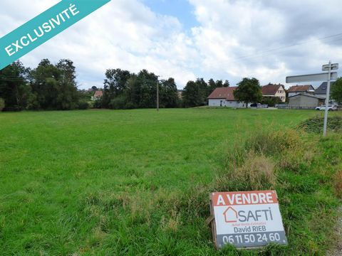 Situé à Traubach-le-Haut, Ce terrain de 28 ares, bénéficie d'un emplacement privilégié en bordure de village. Terrain plat, facilement divisible en deux lots. Constructible sur environ les deux-tiers de sa surface. Une rivière coule en bordure de ter...