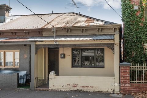 Enjoying a compelling presence among an Abbotsford street adored for its perfect proximity, heritage homes, and vivid London Plane foliage, this ageless gem offers single level ease with inspiring possibilities to refresh and personalise. With intric...