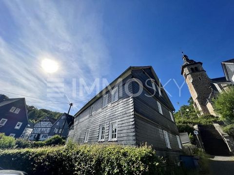 Willkommen in Ihrem zukünftigen Investitionsobjekt - einem charmanten Mehrfamilienhaus im Herzen von Neunkirchen Siegerland. Diese Immobilie kombiniert denkmalgeschützten Charme mit modernen Annehmlichkeiten. Objekt-Highlights: Zentrale Lage mit Ruhe...