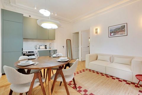 Welkom in onze moderne cocon van 30 m2 in Neuilly-sur-Seine, waar elegantie, comfort en een ideale locatie op u wachten! De geografische ligging van het appartement zorgt ervoor dat u zich heel gemakkelijk in de hoofdstad kunt verplaatsen via deze ve...