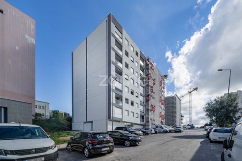 Identificação do imóvel : ZMPT570918 Ce magnifique appartement semi-neuf de 3 chambres est parfait pour ceux qui recherchent la qualité de vie et le confort. Avec une suite, il offre le cadre idéal pour des moments de détente et de loisirs entre amis...