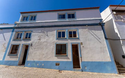 Es handelt sich um ein Gebäude mit einer relevanten Geschichte in der sozioökonomischen Entwicklung des Dorfes Aljezur, es war eine Scheune für Reis, der im Sumpfgebiet von Amoreira geerntet wurde. Heute in ein Haus mit zwei Wohnungen umgewandelt. 1-...