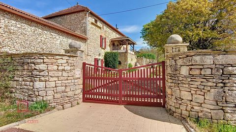 Sauveterre-la-Lémance 47500 ? Idéalement située entre les 3 départements, Lot-et-Garonne, Lot et Dordogne, magnifique propriété en pierre avec véranda, une dépendance et une grange attenante sur terrain de 2919 m². Prix de vente: 263 000 euros honora...