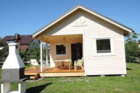 Komfortabler Bungalow in 2021 erbaut; ideal für einen Familienurlaub mit kleinen Kindern. Sie verfügen über ein gemütliches Wohn- und Esszimmer mit moderner Küchenzeile und Essecke, ein Duschbad mit Fenster und zwei Schlafzimmer, von dem eines ein Et...