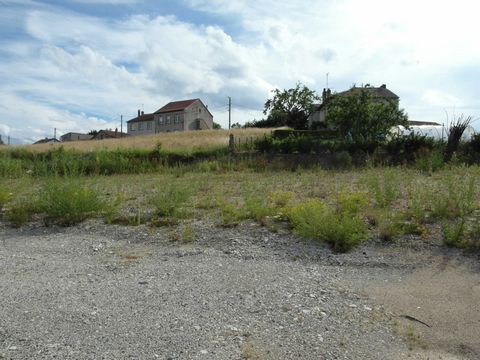 Sainte Sigolène 43600 terrain constructible plat à 5 minutes à pied du centre village dans un secteur calme prix de vente 40 000 euros présenté par Christian DUPLAY 06.64.15.27.14. Vous disposerez de parcelles entre 375 et 724m² pour un prix à partir...