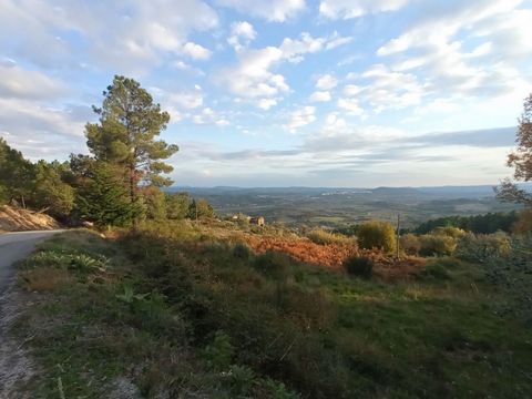 Cod. Ext. 7084 QUINTA em SOCALCOS, paisagismo e local ideal para turismo Numa das vertentes NE da Serra da Estrela, encontra esta propriedade com 12.116m², que deve visitar obrigatoriamente. - Um local onde a Natureza e tranquilidade promovem a paz e...