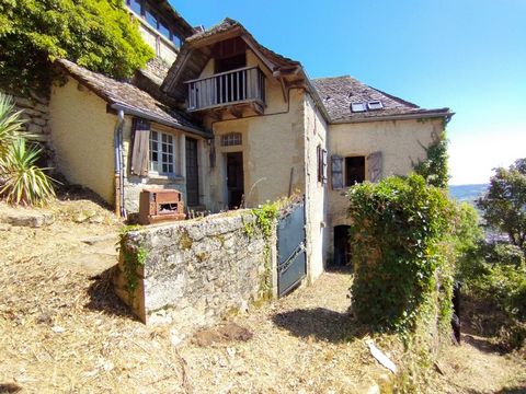 Entdecken Sie im Sektor Cassagne-Comtaux dieses zu renovierende Haus mit einer Wohnfläche von ca. 92 m² + ein zu renovierendes Nebengebäude mit einem Grundstück von 717 m². Dieses Haus liegt in einem kleinen Weiler, 8 Minuten von allen Annehmlichkeit...