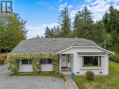 This well-maintained rancher features two large family rooms, three comfortable bedrooms and two bathrooms, offering plenty of room for family and guests. The detached large two-bay garage and workshop provide the ideal space for hobbies, projects, o...