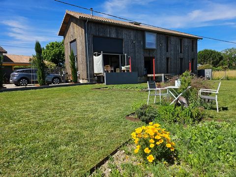 You're bound to fall in love! Just 4 km from Langon, but in a very peaceful setting, this tobacco drying barn has been completely renovated. It is now spacious home with lovely unobstructed views. There is plenty of natural light and protection from ...