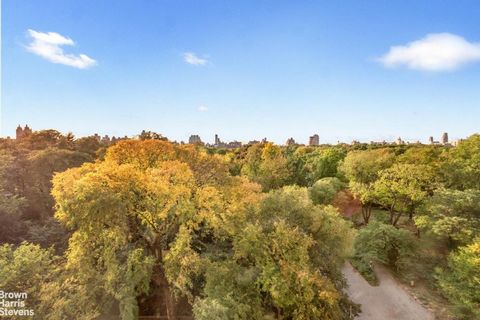 This outstanding, expansive 4-bedroom 4.5 bath condo in Upper Carnegie Hill is approx 4,000 sf and includes a Bonus Room ideal for a gym, home office, or den. With 40 ft of windows directly overlooking Central Park. it delivers sweeping views at an i...