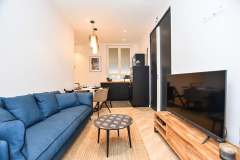 Checkmyguest vous propose ce charmant T3 de 80 m² dans le quartier Rochechouart du 10ème arrondissement de Paris. Bien équipé pour des séjours inoubliables, profitez de sa proximité avec la majestueuse Basilique du Sacré-Cœur de Montmartre pour agrém...