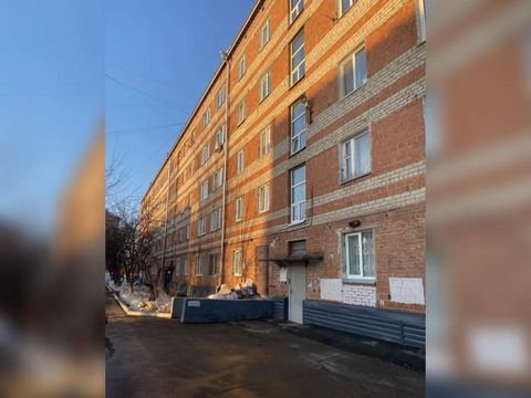 Продается 1-комн. квартира, площадью 18.7 кв.м. Жилая площадь 15.93 кв. м, кухня 1 кв. м, ремонта нет, комнаты смежные, совмещенных санузлов - 1, балконов - нет. Квартира располагается на 4 этаже 5-этажного кирпичного дома. [#6342339#]