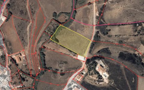 Rustic land with an area of 3600 m2, located on the outskirts of the village of Raposeira. All the infrastructures are in the vicinity. Close to the following beaches: Furna beach, Hortas do Tabuál. Just 5 minutes from Vila do Bispo and 25 minutes fr...