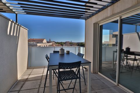 En exclusivité dans votre Agence MONTAURY IMMOBILIER, découvrez cet élégant appartement de 76m2 avec terrasse et garage. Vous serez séduits par sa pièce à vivre très lumineuse et sa cuisine haut de gamme parfaitement aménagée qui donnent accés à la t...