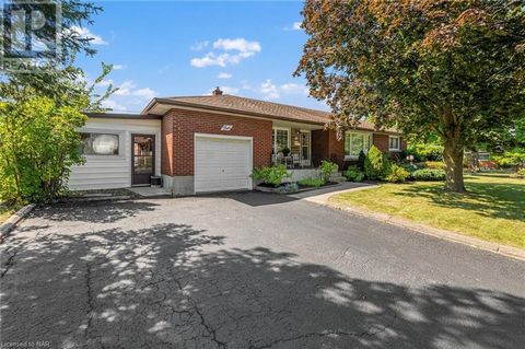 Fantastic brick bungalow located in a very desirable Welland West location. The tree line Street near all amenities, including shopping, restaurants, Chippawa Park (Winter skating and sledding, summer beach, volleyball, splash pad, walking trails, Sc...