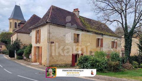 Située dans le cœur historique du village de Lamonzie-Montastruc, à seulement 15 minutes de Bergerac, cette maison à finir de rénover n’attend plus que votre famille. Elle offre trois grandes chambres (17, 27 et 30 m2), un salon spacieux, une cuisine...