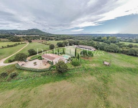 En pleine nature, au calme et sans nuisances, sur environ 4 hectares, venez decouvrir cette propriété de 225m² composée d'une maison principale de 175m² avec une piece de vie très spacieuse (86m²) ouverte sur deux terrasses couvertes, deux suites par...