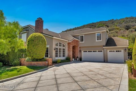 Rarely sold Gated Majestic Oaks home that's only 18 years old. Its like a new home and just freshly painted too. Incredible setting at the end of a cul de sac and up a long driveway. Surrounded by the beautiful mountains. Every windows has views to t...