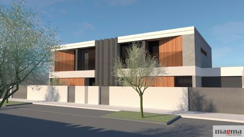 Plot with architectural projects and specialities approved for the construction of a luxury single-family house, with garage and swimming pool, developed on 2 floors, with an implantation area of 173.40m2 and a gross construction area of 250m2. Privi...