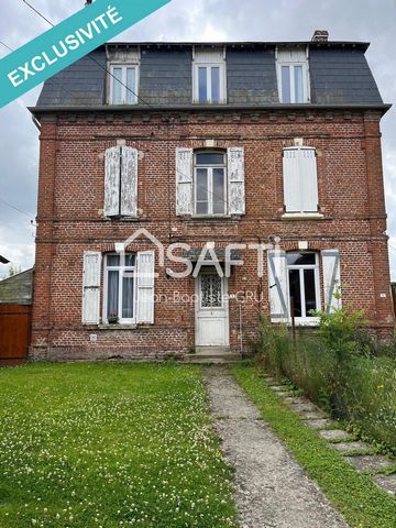 Dans une commune à 8mn de Ham au nord de l'axe Ham - ST Quentin, une maison de caractère avec travaux, au milieu d'un terrain de 1.200 m2. Maison libre d'environ 160 m2 configurée en 2 locations de 85 m2 et 75 m2 . Surface de la maison : au rdc une s...