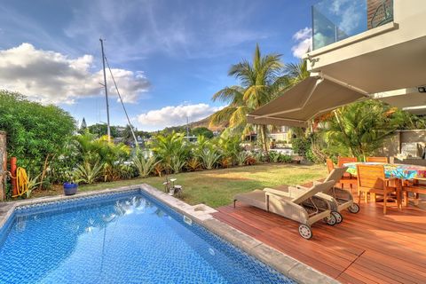 Nestenn freut sich, Ihnen dieses wunderschöne 190 m2 große Apartment mit Garten und privatem Pool präsentieren zu können. Dieses komfortable Apartment mit 3 Schlafzimmern und eigenem Bad liegt im einzigen Yachthafen von Mauritius und bietet eine Lebe...