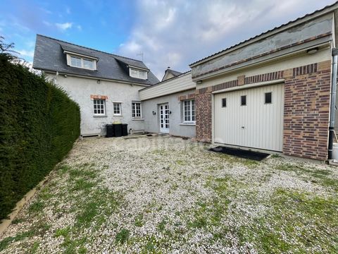 Ludovic DEVEAUX vous invite à découvrir cette maison au volume de vie et de stockage rare dans le secteur. Vous trouverez cette habitation saine et bien entretenue où vous rentrerez votre véhicule dans la propriété grâce à un portail électrique donna...