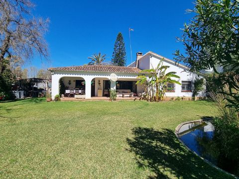 Located in Puerto Banús. This property is a rare find and presents a unique opportunity to own an outstanding plot in a highly desirable location. There are very few properties like this left with a Banus postcode but in a quiet residential area! Wit...