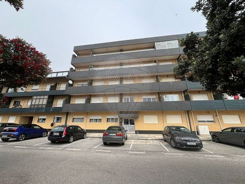 Apartamento tipologia T2 na praia da Torreira. Está localizado em zona residencial calma e com uma boa exposição solar, de onde podemos apreciar o Pôr-de-sol sentados na varanda da sala.  Para quem valoriza qualidade de vida, conforto, tranquilidade,...