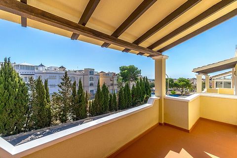 Freistehende Villa mit 3 Schlafzimmern in der Nähe von Villamartín und Campoamor Golf . Freistehende Villa mit 3 Schlafzimmern in der Nähe von Villamartín. Geräumige Villa mit privatem Parkplatz im Garten, Terrasse und sonnigem Solarium. Es ist in pe...