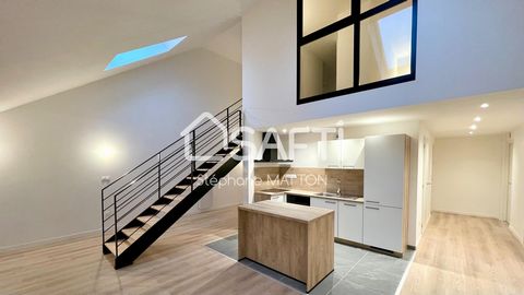 En hyper-centre de Valenciennes, dans une très belle résidence historique avec ascenseur et espaces verts, je vous propose ce magnifique appartement en duplex de 147m2 totalement rénové et réhabilité, au charme unique. Vendu loué : revenus locatifs i...