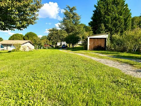 A Vendre : Superbe Terrain à Bâtir à 15 Minutes de Saint-Émilion Découvrez ce magnifique terrain situé dans un cadre idyllique, à seulement 15 minutes de la juridiction de Saint-Émilion. Idéal pour ceux qui recherchent le calme absolu et un véritable...