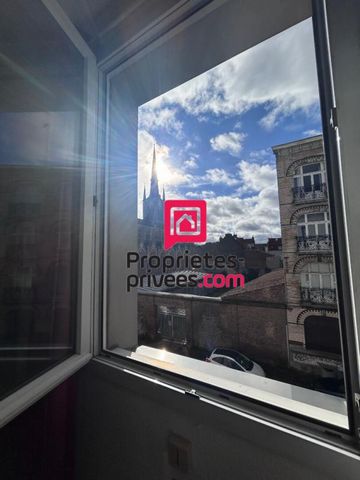 **Opportunité à Saisir** STUDIO MEUBLE LILLE Bien vendu LIBRE d'occupation / Bon potentiel LOCATIF A deux pas des GARES et EURALILLE, dans un quartier animé et commerçant en résidence sécurisée avec CONCIERGE / LAVERIE ET LOCAL VELO Ce studio exposé ...