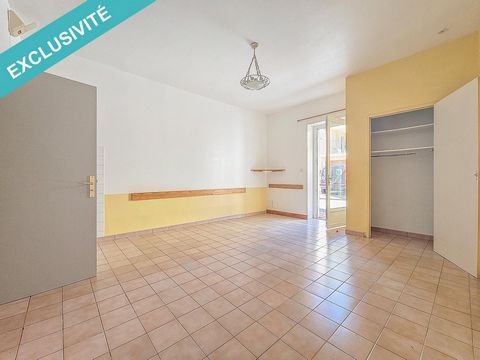 Découvrez ce studio de 24m² aménagé pour les personnes à mobilité réduite (PMR), idéalement situé à Lamalou-les-Bains. Niché au pied de tous les commerces et à seulement 50 mètres des thermes, cet emplacement exceptionnel offre un accès pratique et r...