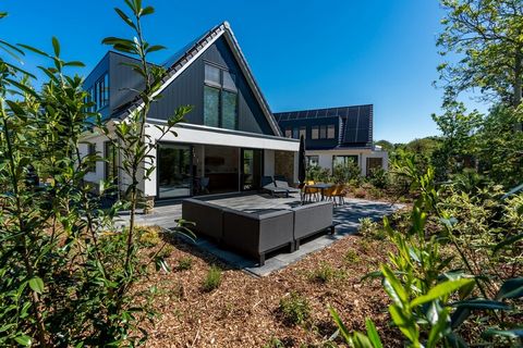 De Kiekendieves liegt an einem der schönsten Orte auf Texel, in der Nähe von Wald und Dünen und mitten im einzigartigen Naturschutzgebiet De Dennen, das Teil des Nationalparks „Duinen van Texel“ ist. De Kiekendief ist ein idealer Ausgangspunkt für vi...