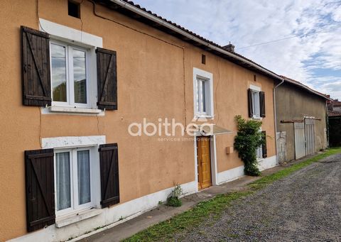 Proche des commerces, Venez découvrir cette grande maison d'habitation comprenant, au rez de chaussée, une cuisine séparée et équipée avec accès au cellier qui accède à la grange, un salon/salle à manger avec insert bois, une chambre parentale avec d...