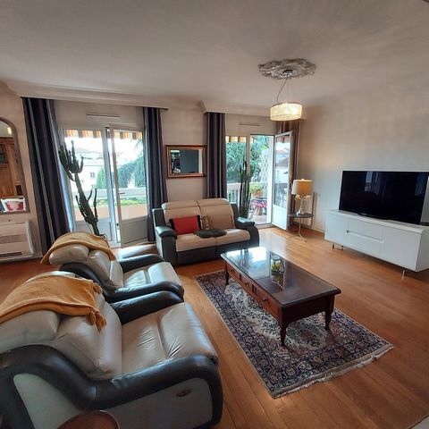 Apartment T6 of 118m² with 3 balconies, LYON 8 MONPLAISIR – 561 600€ Secure residence with green space and caretaker on site. Apartment on the 3rd and last floor with elevator, comprising a bright double living room opening onto a balcony – furnished...