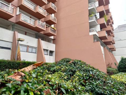 PARIS 13EME - STUDIO- SANS VIS- A-VIS - VUE SUR LE JARDIN - LUMINEUX - CALME Dans un immeuble moderne et sécurisé, au rez-de-chaussée, un appartement de 15.40m2 en Loi Carrez, actuellement aménagé en atelier, c'est un studio avec coin kitchenette et ...