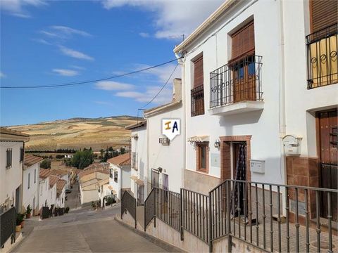 Een fantastisch herenhuis met een prachtig uitzicht in het typisch Spaanse dorp Santa Cruz Del Comercio in de provincie Granada, Andalusië, Spanje, gerestaureerd tot een hoge standaard met een nieuw dak, nieuw geïnstalleerde ramen en voordeur. Entree...